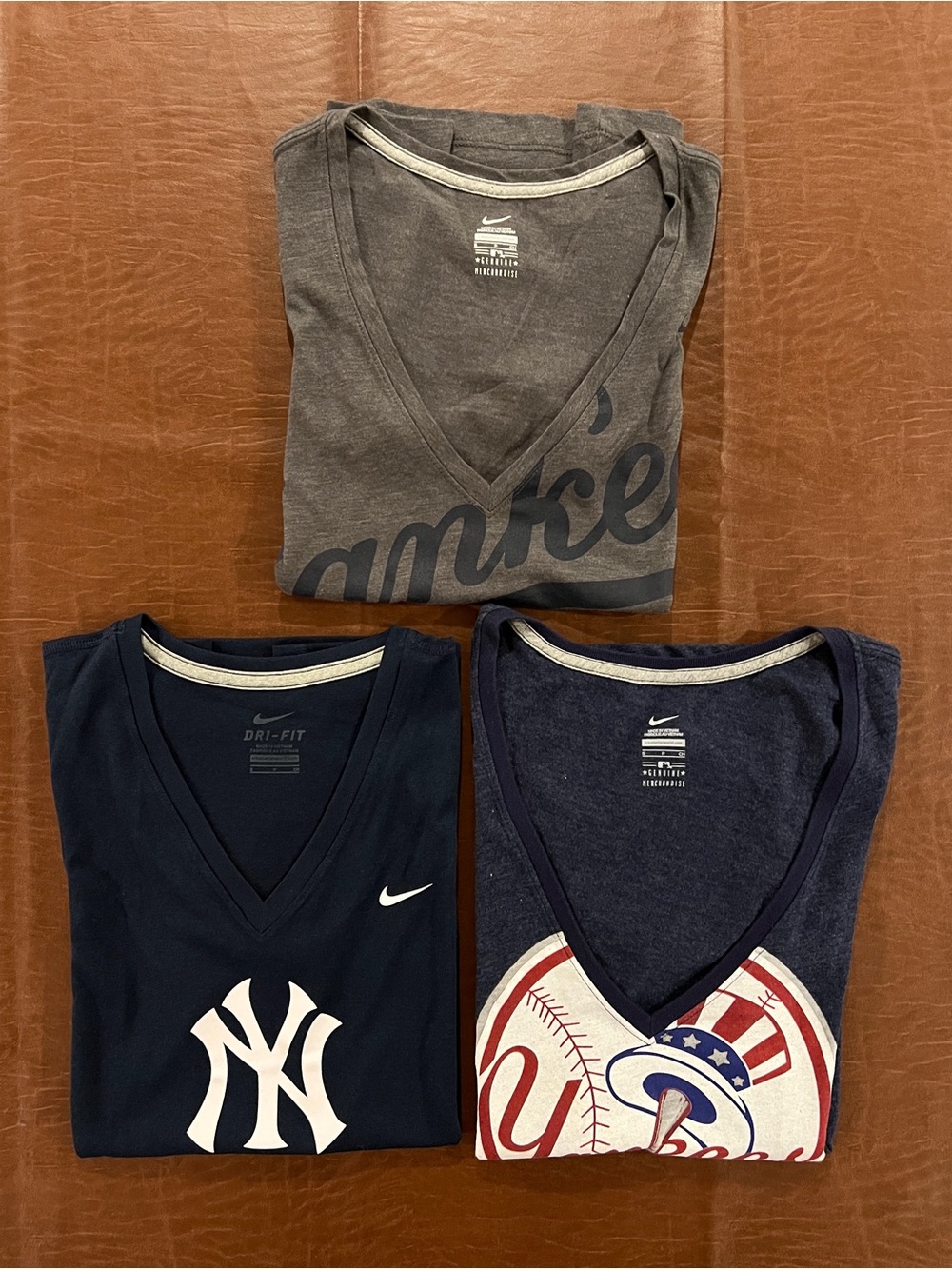 Nike Women’s New York Yankees V-Neck Shirt Top Lot of 3 - Small